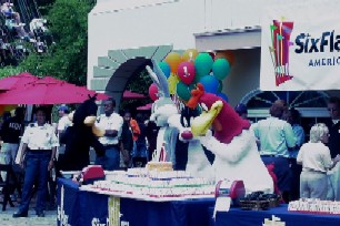 With some help from some celebrity cartoon characters Six Flags served a cake for over 500 people!