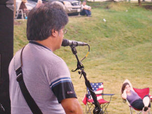 Mike sings & looks out at an enthusiastic fan ;-)