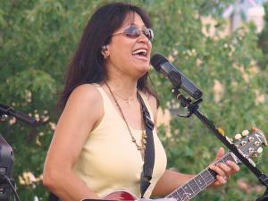Veronica on stage at Laurel Maryland concert 2008
