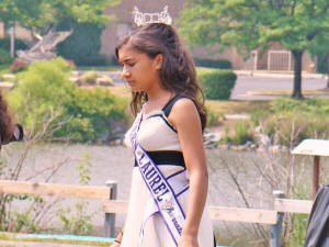 This lovely young lady, Miss Teen Laurel, sand the national anthem to open the festivities