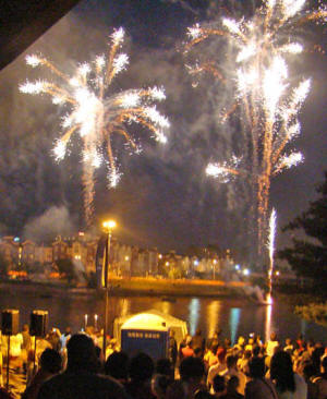 It's the Independence Day celebration in Laurel Maryland as Oralce performs for tens of thousands of spectators