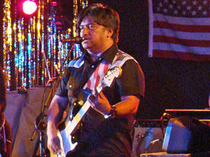Whispers Nightclub - Oracle Band performs live - Click for enlarged view