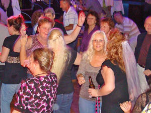 Party at Whispers Nightclub with Oracle Band. Click for enlarged view