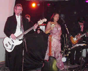 THis was bassist Glenn Jones' final performance with the band. Click for enlarged view